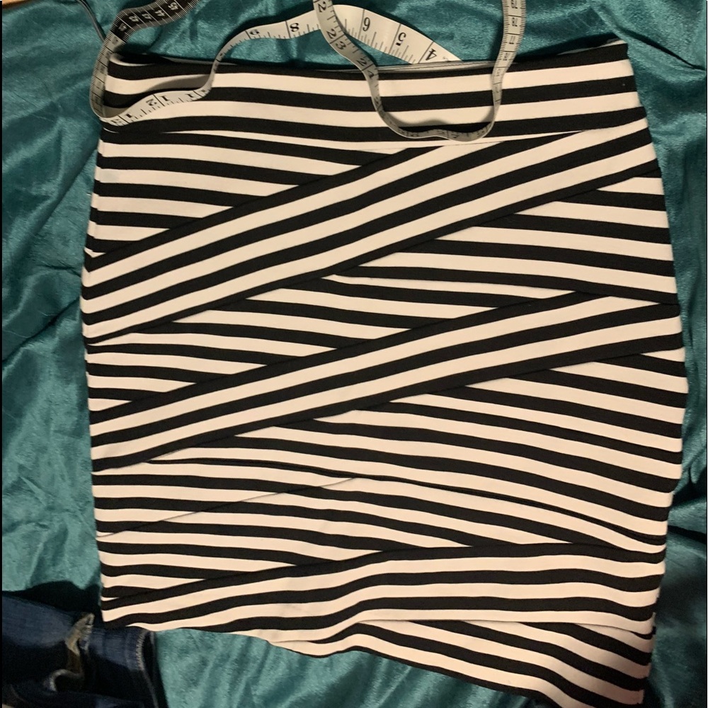 Express black and white mini skirt size 0